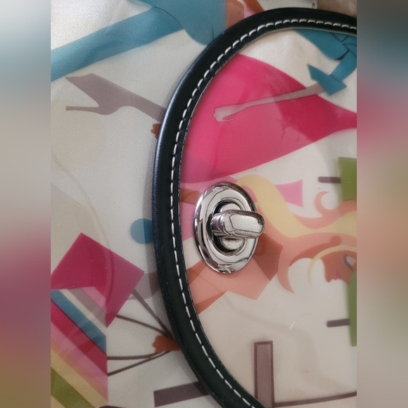 Maxx New York Women's Fashionista Graphic Vinil Shoulders/Tote Bag 15"×10"×5" - Picture 13 of 16